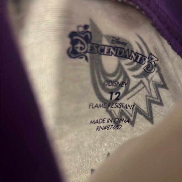Disney Descendants 3 Fitted T-Shirt - Picture 2 of 3